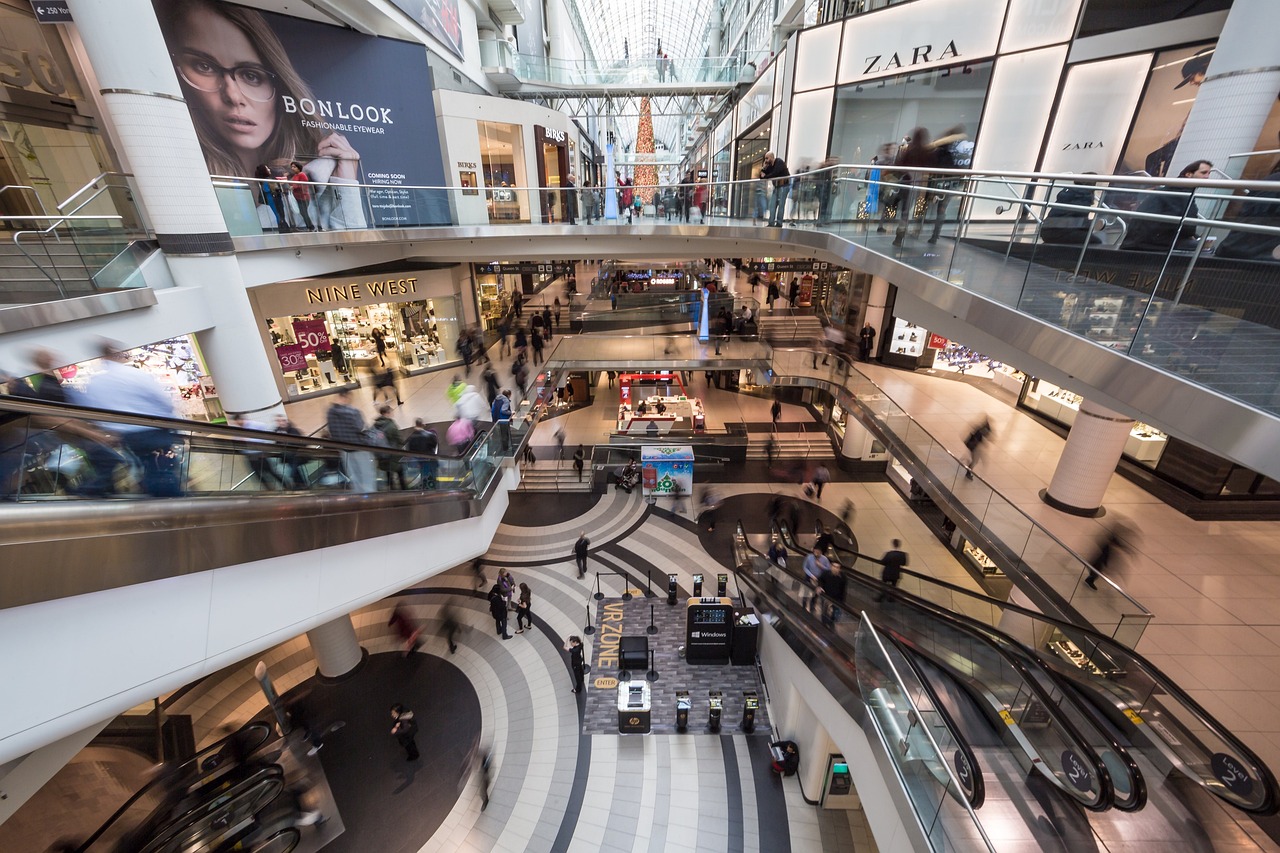 Co wpływa na popularność zakupów w galerii handlowej?